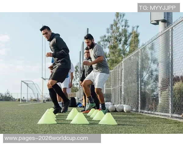 新手踢足球必备技巧与训练方法助你快速提升球技和场上表现